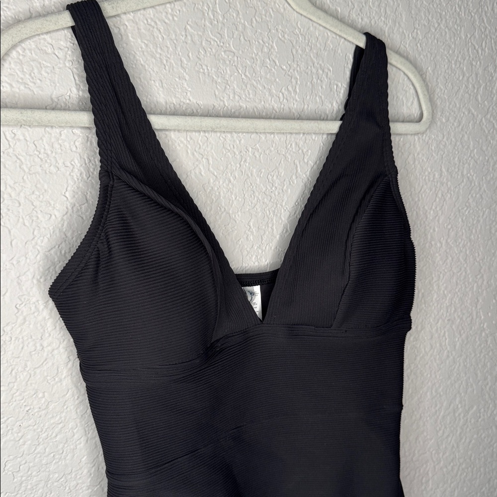 Tommy Bahama Ocean Point V Neck Ribbed One Piece Swimsuit Black 12 Tummy Control - Picture 3 of 8